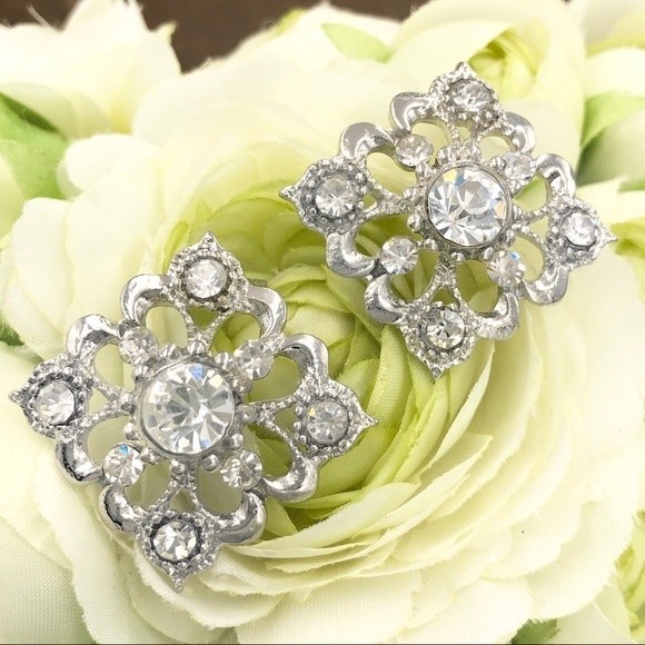 🍀 Square Filigree Rhinestone Fancy Silver Stud Earrings - Picture 1 of 3